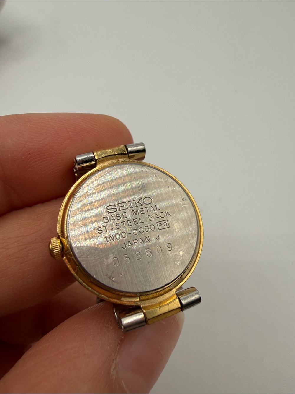 VTG Seiko Two-Tone Gold and Silver Women's Watch - Picture 3 of 10